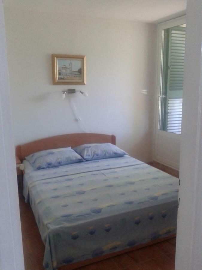 Apartment Milka Petrcane Exteriör bild